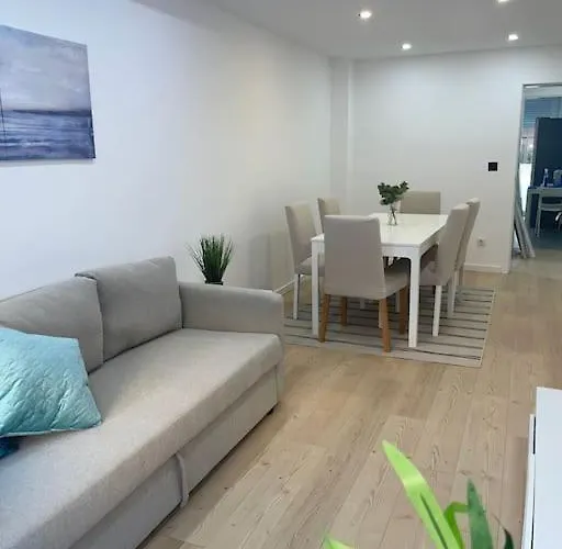 Lovely 2 Bedroom Apartment In South Lisbon