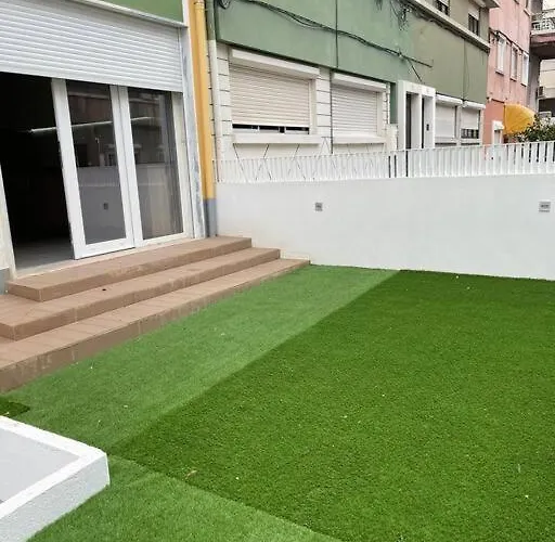 Lovely 2 Bedroom Apartment In South Lisbon