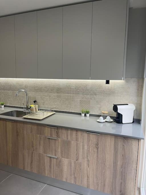 Apartment Lovely 2 Bedroom In South Lisbon *